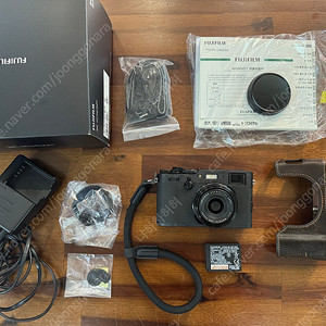 후지필름 X100F 미러리스 카메라 판매합니다