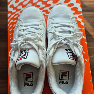 FILA 흰색 스니커즈 240mm