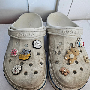 크록스 지비츠 장식 슬리퍼 아이보리