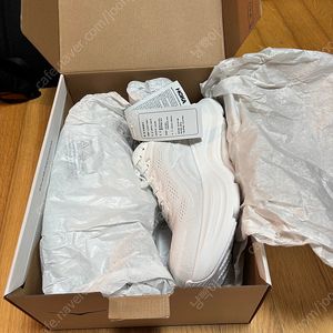 호카 본디 9 화이트 290 새상품 팝니다