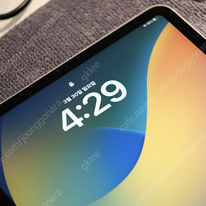 아이패드 11 프로 512gb 셀룰러 은색 + 무선충전케이스(pitaka. 새것하나 쓰던거 하나) + 무선충전케이스의 충전기 팝니다