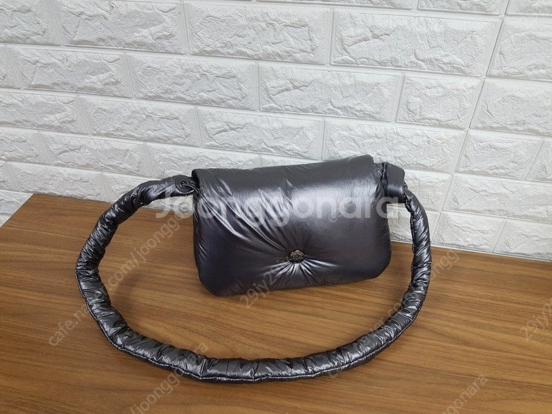 로사케이 숄더백 & 크로스백 (누볼라 패딩백) 미사용--0