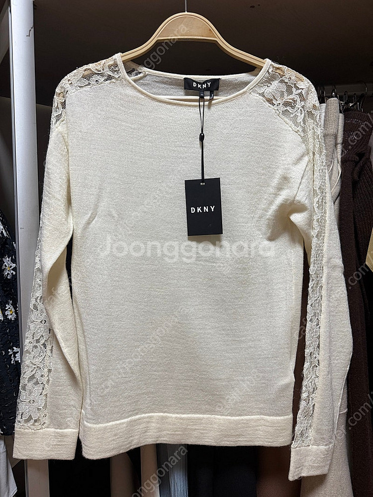 DKNY 택포함 보관만 한 새상품--0