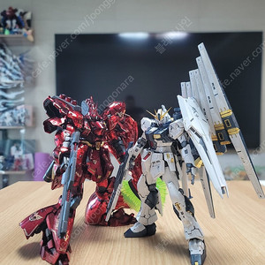 RG 뉴건담 티타늄 피니쉬 + RG 사자비 메카니컬 코어