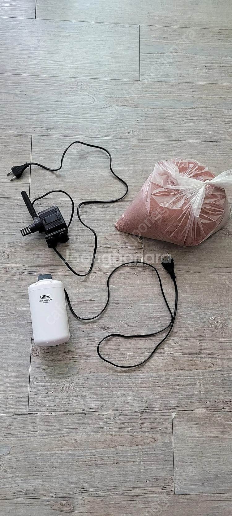 수조바닥재 적사5키로 수중모터 2구기포기 팝니다--0