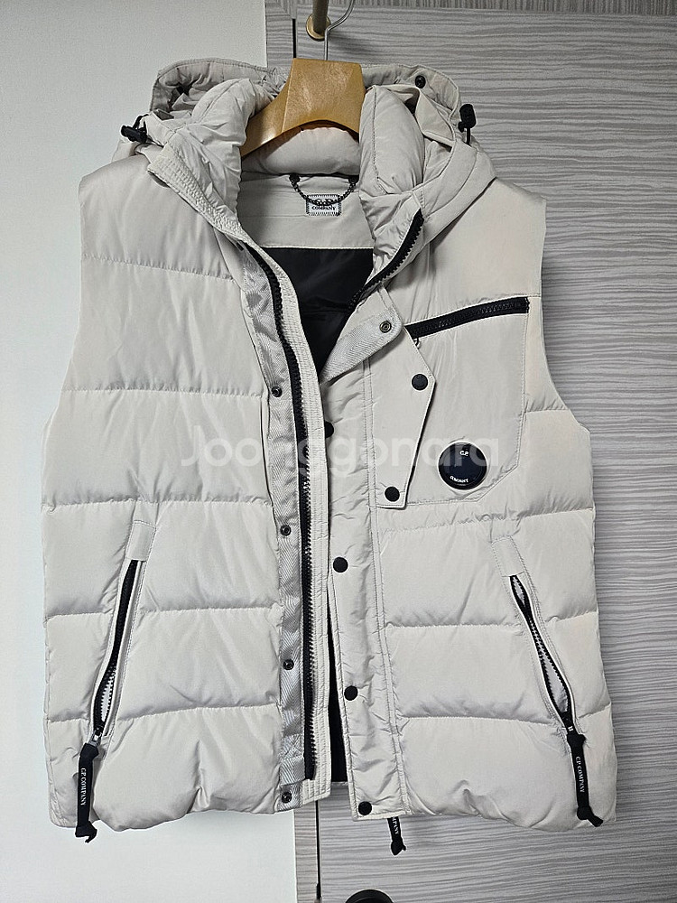 Cp컴퍼니 조끼패딩팝니다--0