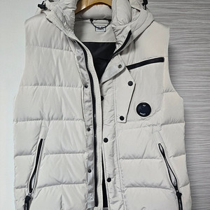 Cp컴퍼니 조끼패딩팝니다