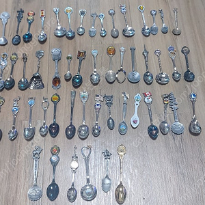 세계여행지 스푼, 마그넷 자석, 박인호 팔각 5정 자개 보관함, 통시푸 댄싱라이언 황동 새제품, 스튜벤 크리스탈 드래곤, 파카 크리스탈 백조, 돌체 앤 가바나 키홀더, TOD`S