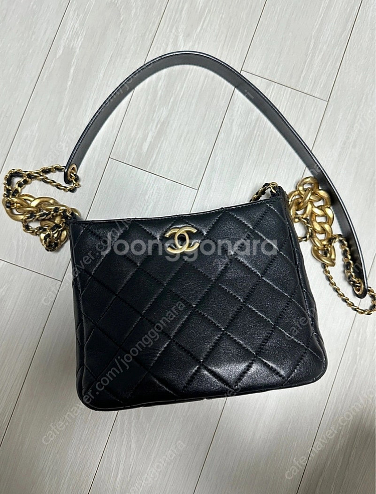 샤넬 시즌 호보 숄더백 팝니다.--1