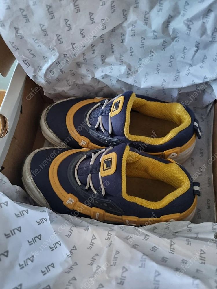 (택포)휠라 FILA 꾸미 200사이즈 운동화 판매합니다 이미지