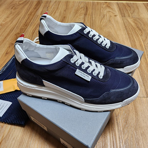 톰브라운 알룸나이 테크 로우 남성 스니커즈 9(새상품)