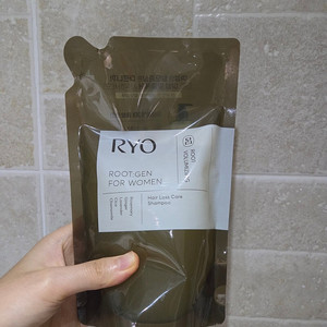 [미개봉]려 루트젠 탈모케어샴푸 리필 353ml+사용감 있는 본품 통
