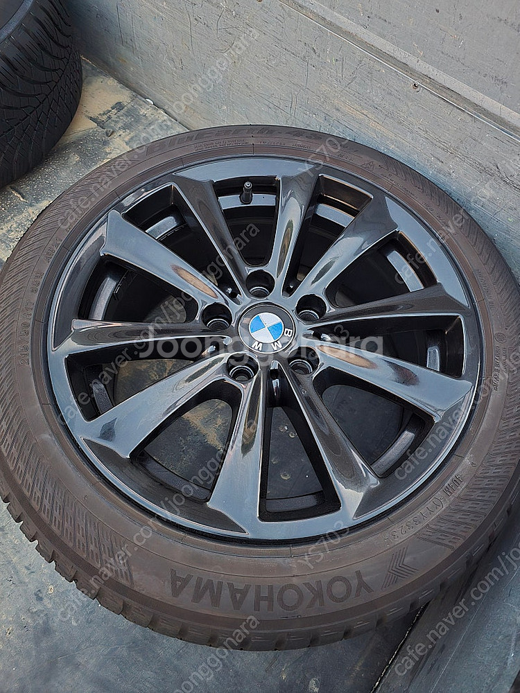 포터2 최상급! BMW F10 520D 순정정품 블래유광 17인치+타이어까지 2짝 팝니다~--9