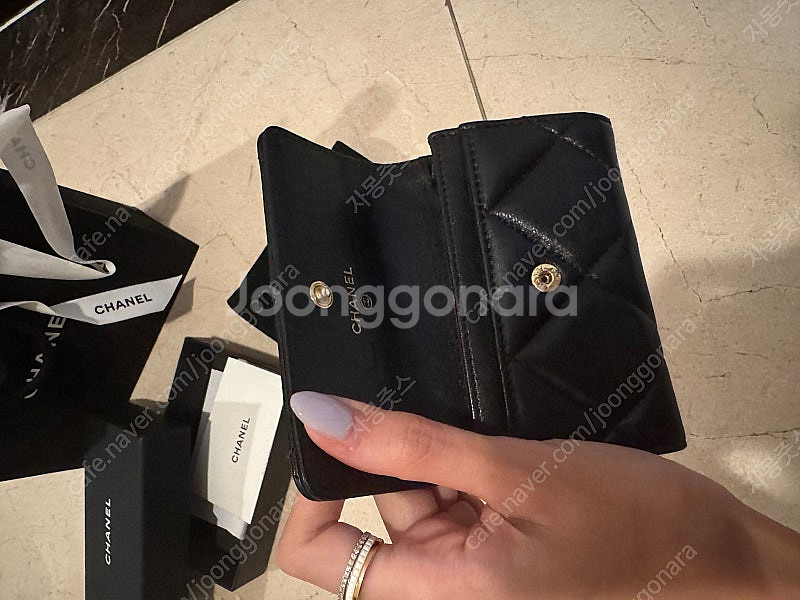 샤넬 19 정품 블랙 똑딱이 카드지갑 램스킨 금장 30...--2