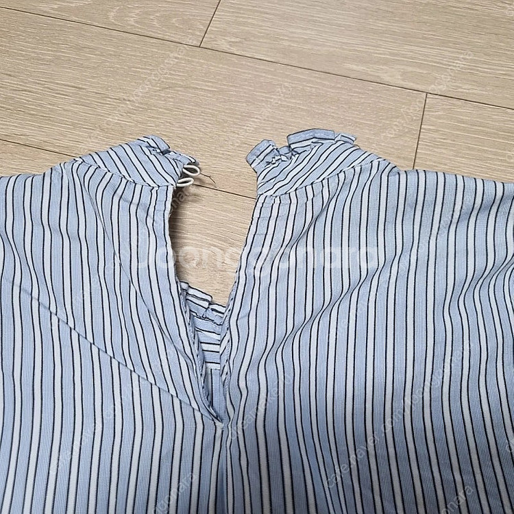 깔끔하고 고급스런 자라 zara 블루톤 스트라이프 셔츠 블라우스 55ㅡ66사이즈--2