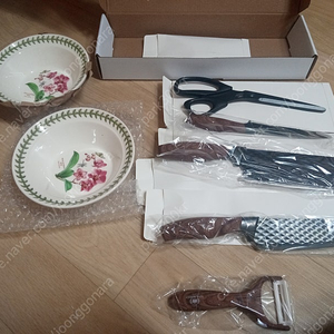 새 제품 칼 가위 5종과 포토메리온 오토밀 볼 2종 전부 택포함 29,000원 입니다.