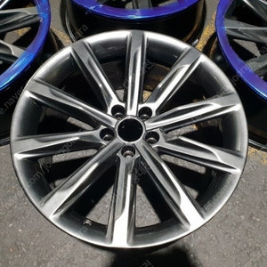 19인치 아우디 신형A7 정품휠 // 18인치 구형쏘렌토 뉴쏘렌토 차량용 중고휠 팔아요.