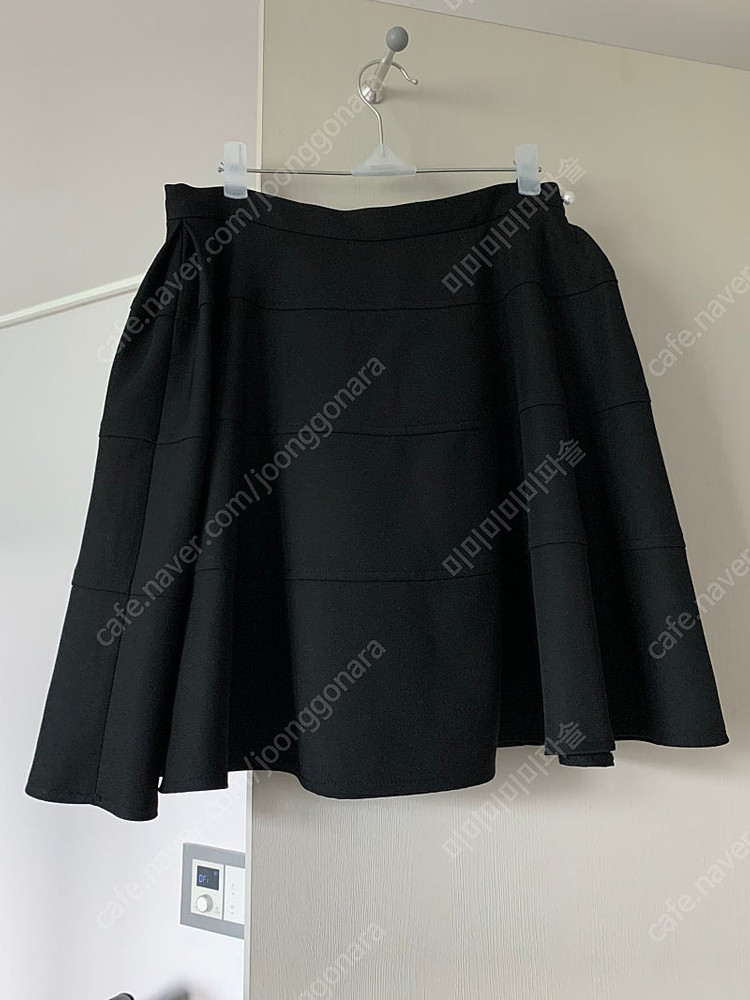 ODD LINE 오드라인 블랙 플레어 스커트--4