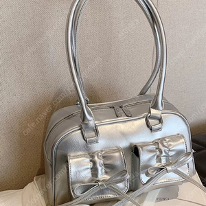 발레코어 실버 리본 포켓 숄더백