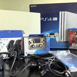 PS4 Pro 7218B 1TB 화이트 풀박스 + 충전거치대 + 듀얼쇼크4 총 2대(그립캡 한팩 추가) + 레드데드리뎀션2