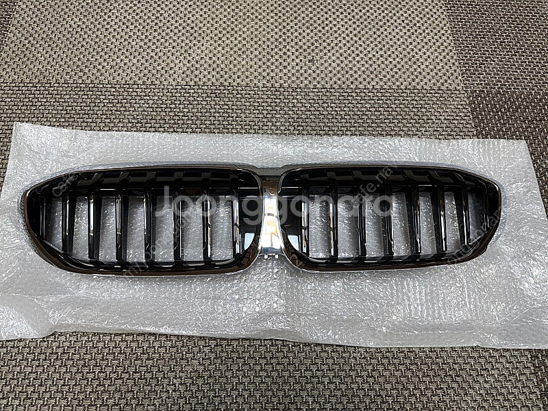 BMW G20 3시리즈 순정 크롬 키드니 그릴 팝니다....--0
