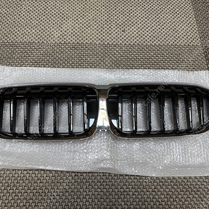BMW G20 3시리즈 순정 크롬 키드니 그릴 팝니다.(카메라 구멍 X)