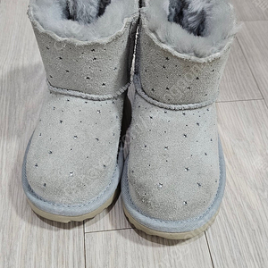 미국 어그 UGG 키즈 연회색 리본 부츠 150사이즈 팝니다