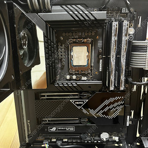 ASUS ROG MAXIMUS Z690 HERO
