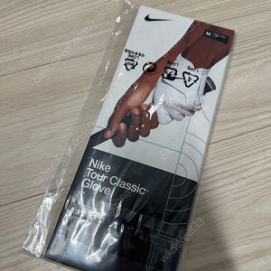 나이키 투어 클래식 글로브 M