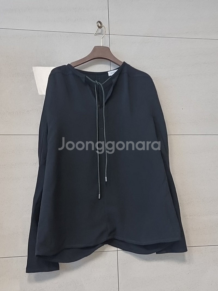 페라가모 네타이넥 블라우스 정품 (비스코스 100%)--2