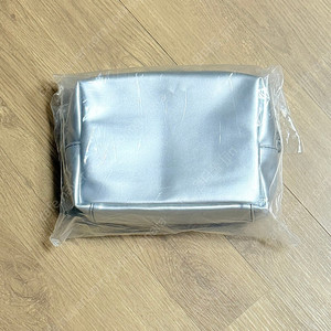 헤라 립앤치크 실버 스퀘어 파우치