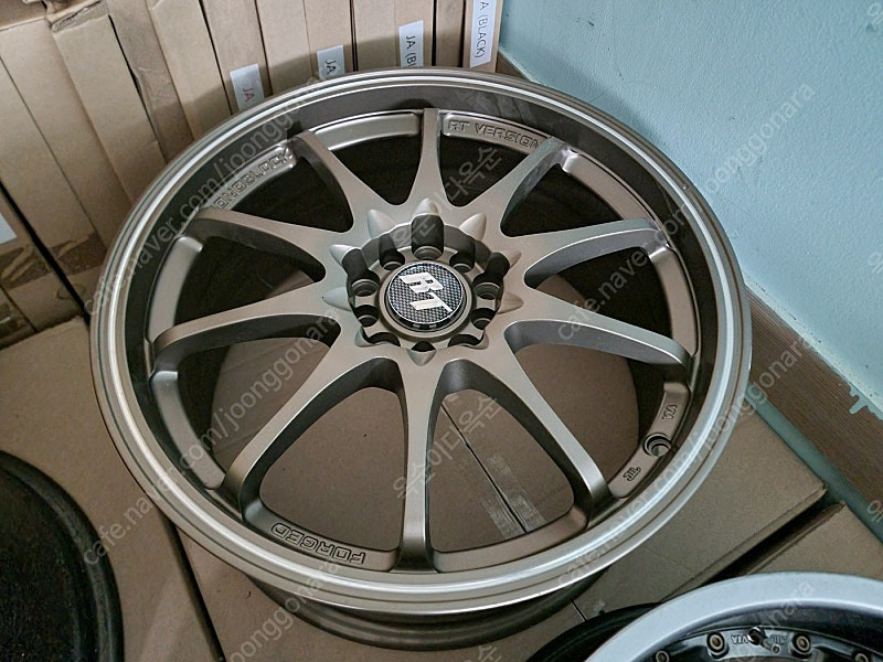 18인치 대만산 CE-28 림엣지 크루즈가솔린 트랙스--1