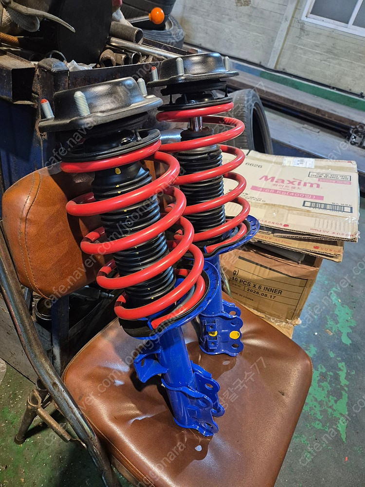 K3 아반떼MD 벨로스터FS 뉴i30 차종에 맞는 튜익스 쇼바 스프링 새거 팔아요~ 이미지