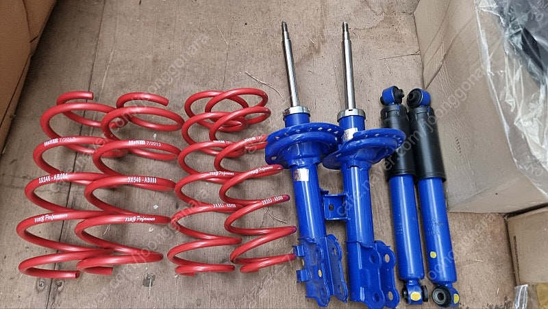 K3 아반떼MD 벨로스터FS 뉴i30 차종에 맞는 튜익스 쇼바 스프링 새거 팔아요~ 이미지