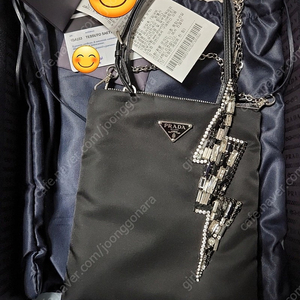 프라다 테수토 호보 크리스탈 토트백 판매해요