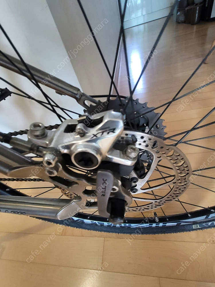 MTB 풀티타늄, 풀 xtr 구동 33단 , 브레이크 큐알까지, 모든 볼트 스텐리스 비 맞아도 걱정끝 이미지
