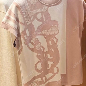 프라다패딩,샤넬도빌백,디올가디건,세실리아반센,샤넬트위드 자켓,원피스,에르메스니트,몽클레어,톰브라운,등 판매해요