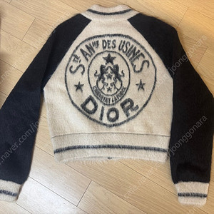 디올 가디건,의류,수영복,미우미우 니트,샤넬 코코크러쉬링 반지,에르메스 머플러,조끼패딩