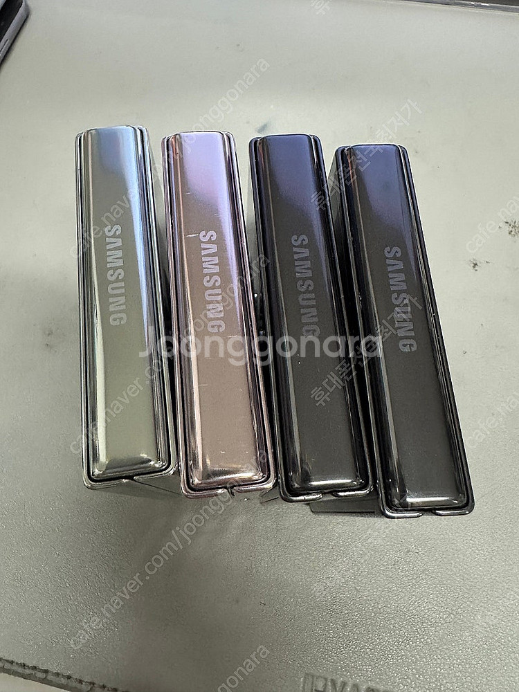 삼성 갤럭시 Z플립5 SS급 전색상 기능정상 무잔상 상태좋은폰 40만원 판매합니다--1