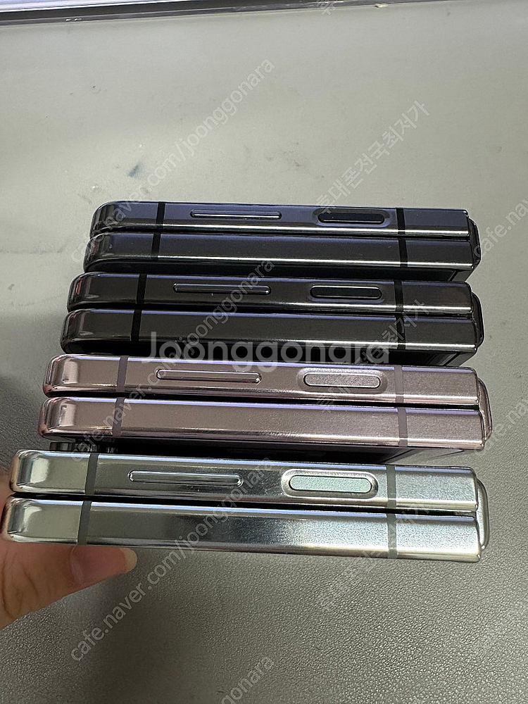 삼성 갤럭시 Z플립5 SS급 전색상 기능정상 무잔상 상태좋은폰 40만원 판매합니다--4