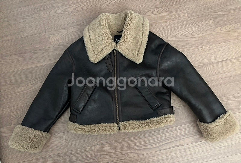 새상품급 자라 오버핏 반크롭 무스탕 sm--0