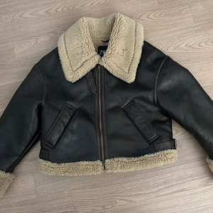 새상품급 자라 오버핏 반크롭 무스탕 sm