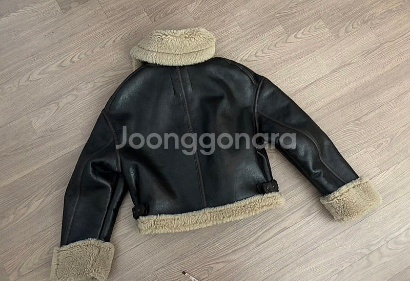 새상품급 자라 오버핏 반크롭 무스탕 sm--2