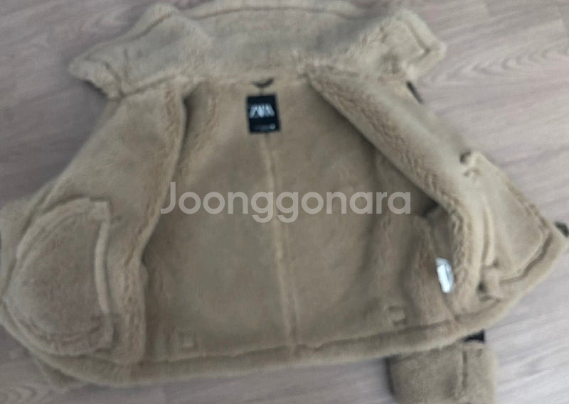 새상품급 자라 오버핏 반크롭 무스탕 sm--3