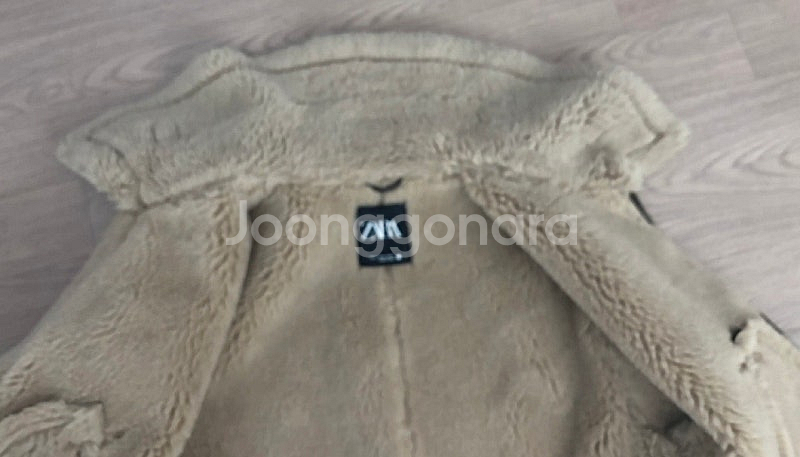 새상품급 자라 오버핏 반크롭 무스탕 sm--4