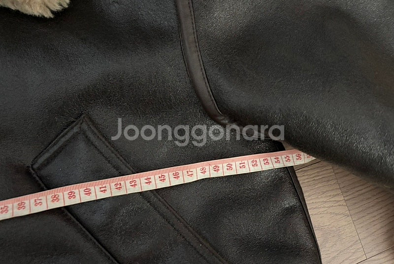 새상품급 자라 오버핏 반크롭 무스탕 sm--6