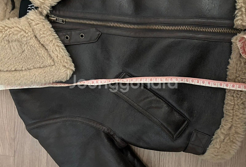 새상품급 자라 오버핏 반크롭 무스탕 sm--7