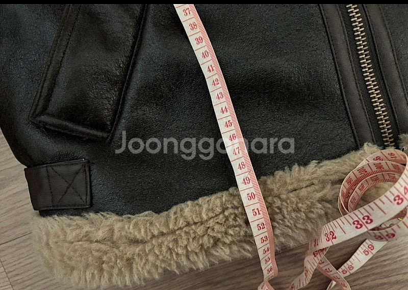 새상품급 자라 오버핏 반크롭 무스탕 sm--8