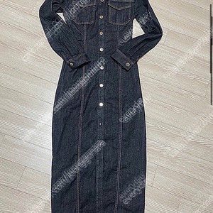 ZARA의류들, SAERA 신발들, 만다리나덕 크로스백 등등