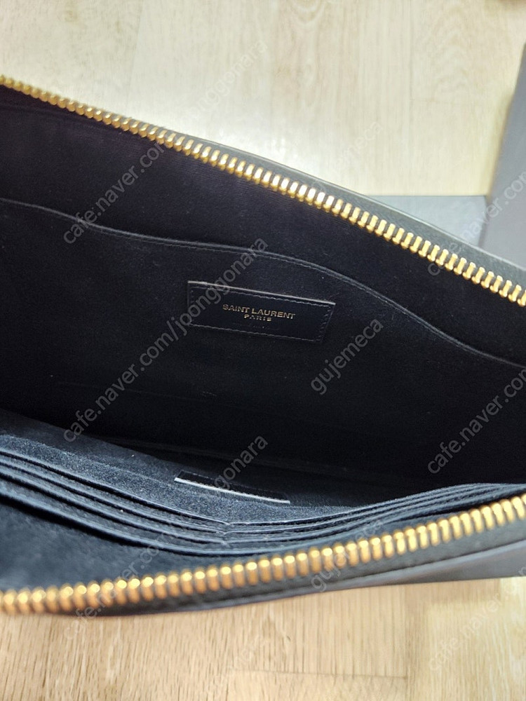 생로랑 YSL 금장 태블릿 케이스 악어가죽 블랙 클러치백 판매 합니다.--2